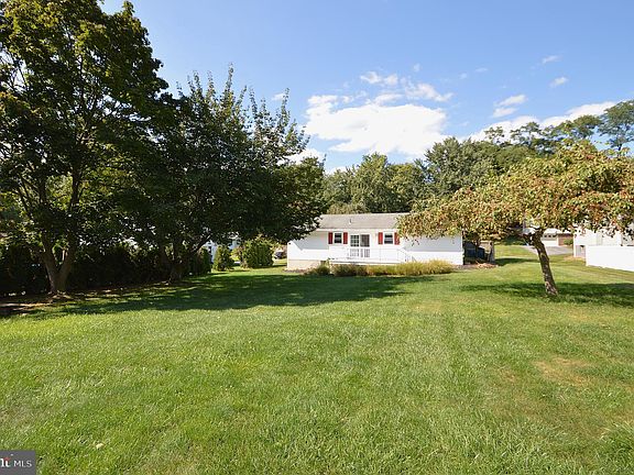 4th image of 373 Primrose Ln