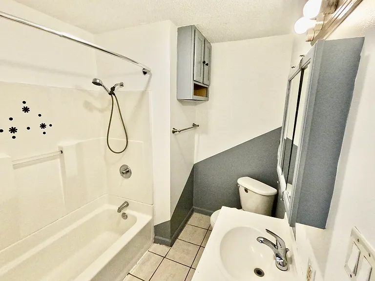 700 S Mitchell Dr #B — Photo 11