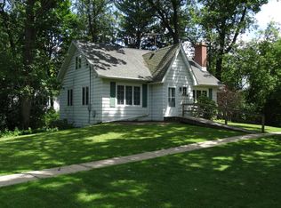 839 Sauganash Dr, Fontana, WI 53125