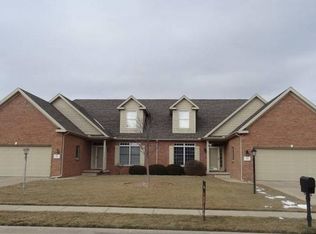 327 Garnet Dr, Morton, IL