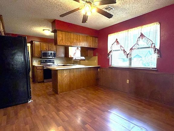 4th image of 2406 NE 35th St