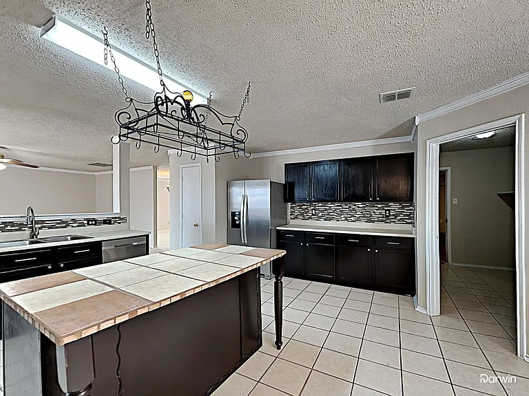 4050 Hunters Creek Dr — Photo 3