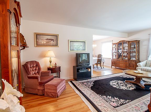 5th image of 10742 Canterbury St
