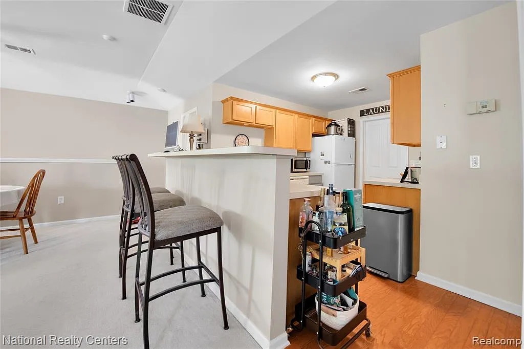 2 bed, 1.0 bath, 1410 sqft, $1,750 — Photo 4