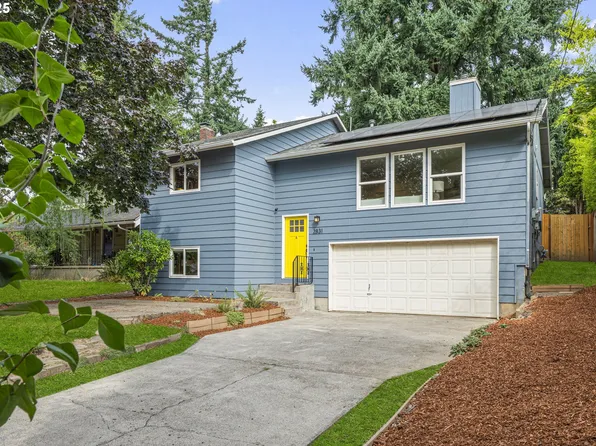 2831 SW Moss St, Portland, OR 97219