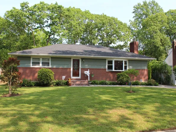 27 Reilly Street, West Islip, NY 11795