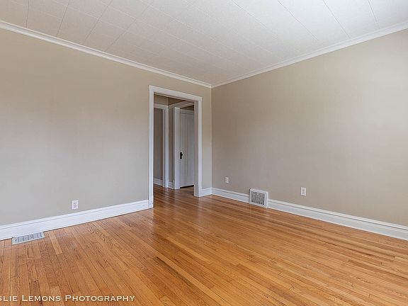 5th image of 5844 W Wilson Ave