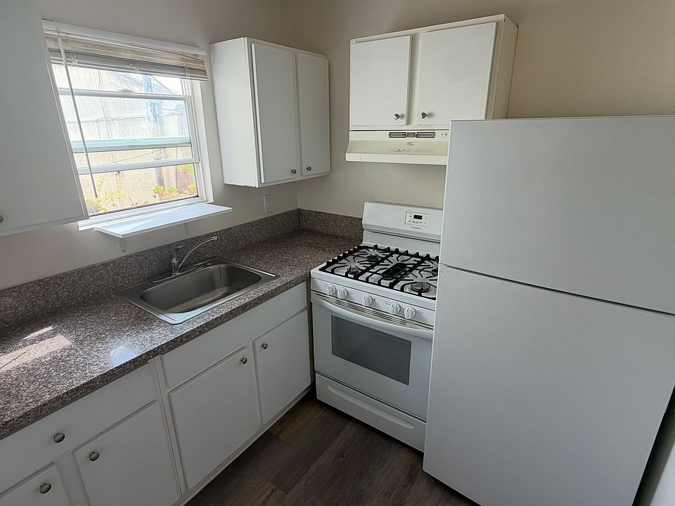 1st image of 407 Loma Dr #1/2