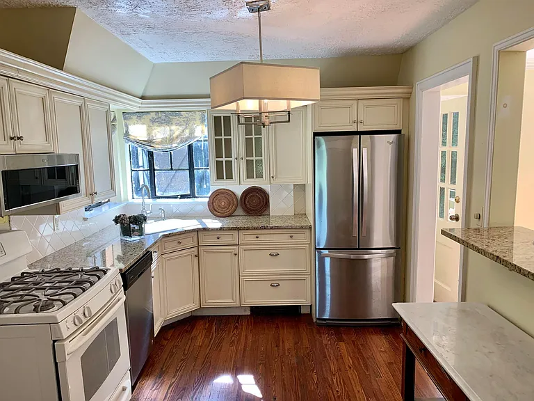 31 South Dr — Photo 3