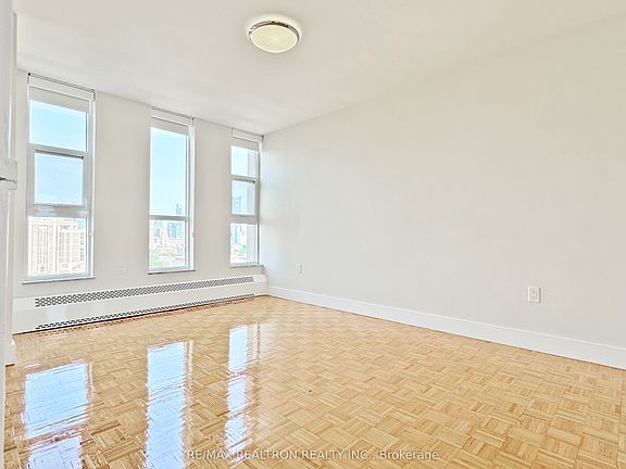 5th image of 666 Spadina Ave #1810