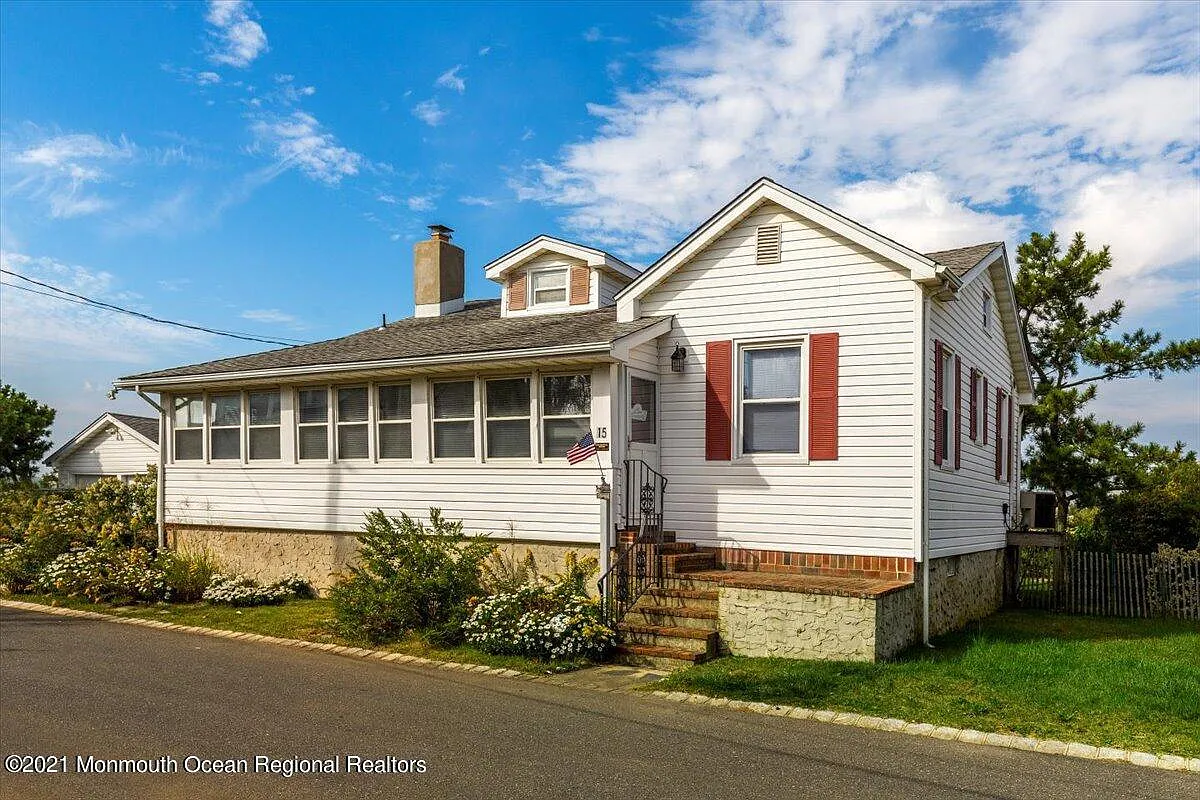 4 bed, 1304 sqft, $3,300 — Photo 1