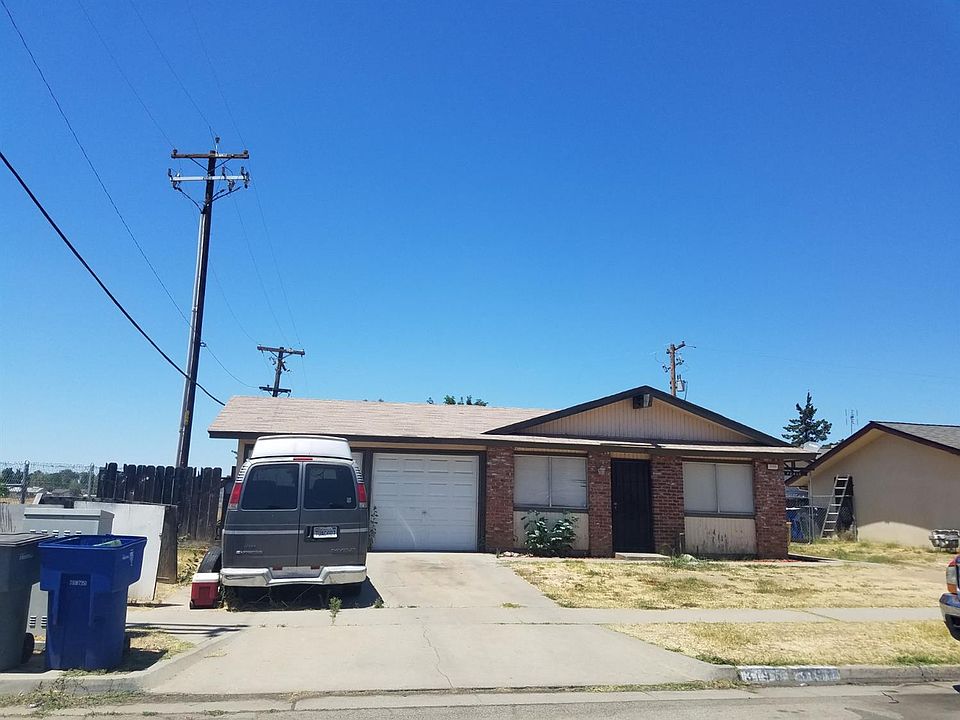 1st image of 3195 N Fowler Ave