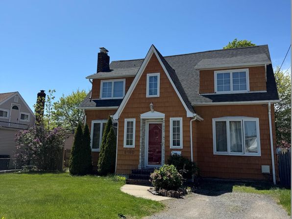 (undisclosed Address), Seaford, NY 11783