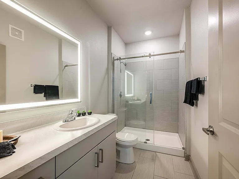 Madison Pointe Apartments — Photo 8