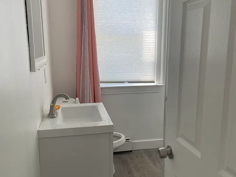117-119 Hallock Ave #1R — Photo 8