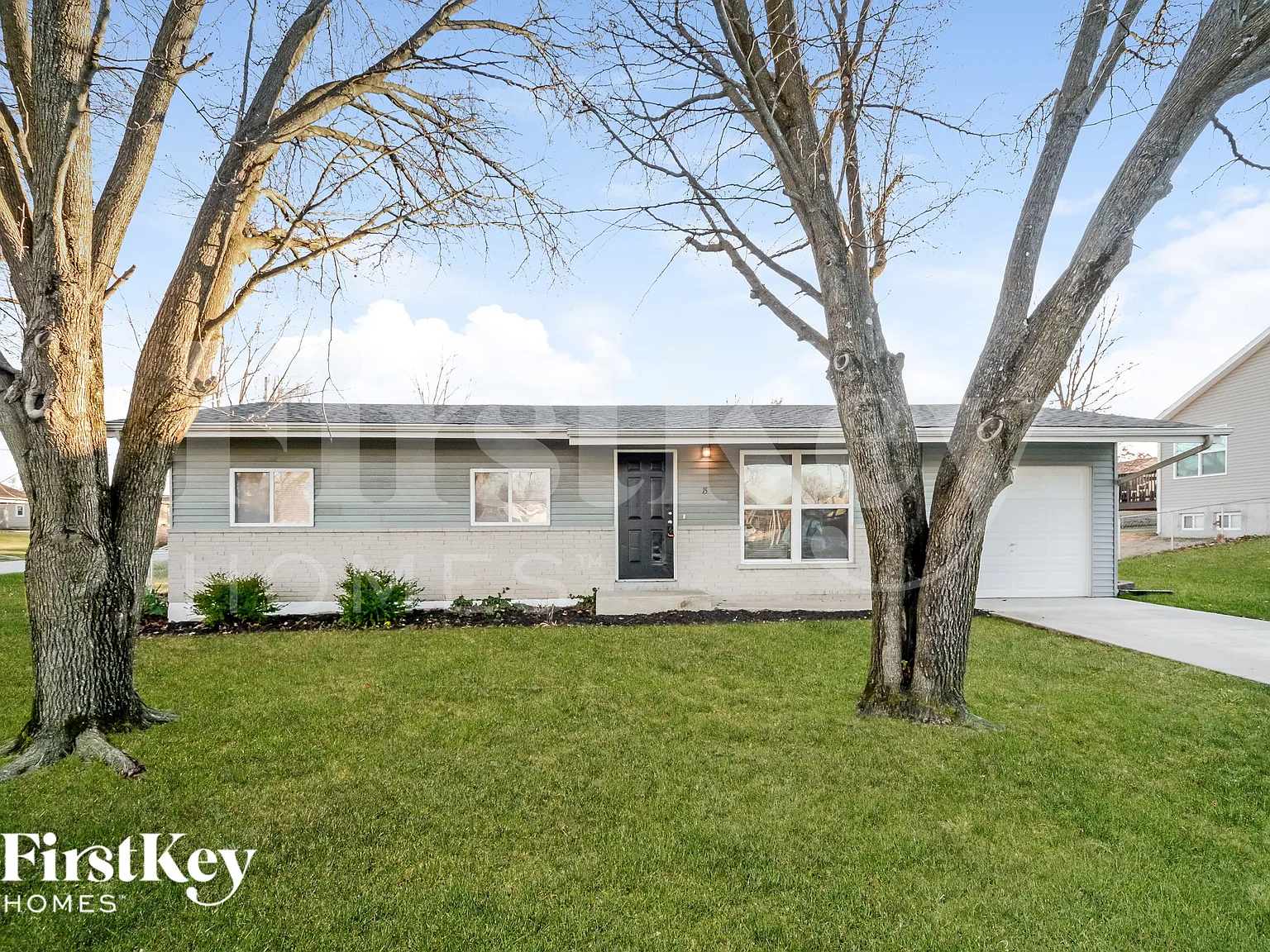 3 bed, 1.0 bath, 912 sqft, $1,975 — Photo 1