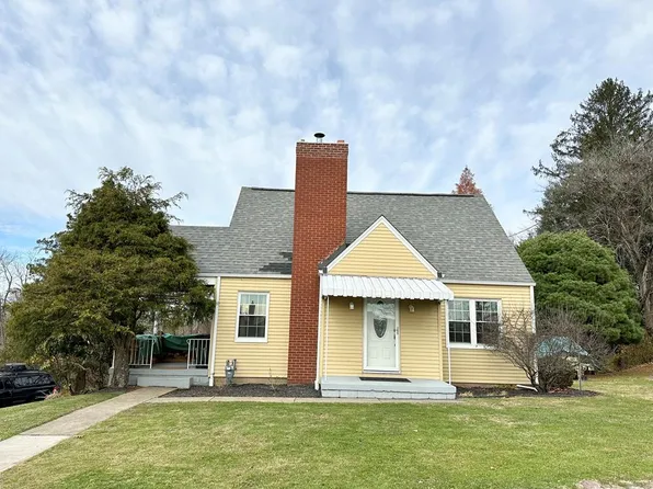 93 MOUNT LEBANON DR, Wheeling, WV 26003