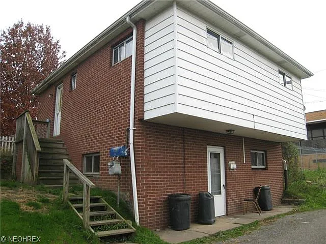 218 1/2 8th St photo 1