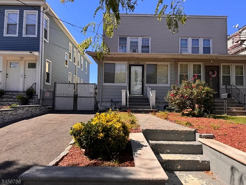 4 bed, 3.5 bath, 2150 sqft, $4,500 — Photo 2