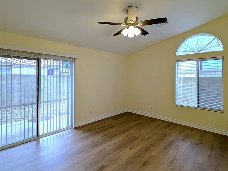 143 S Willow Creek St — Photo 17