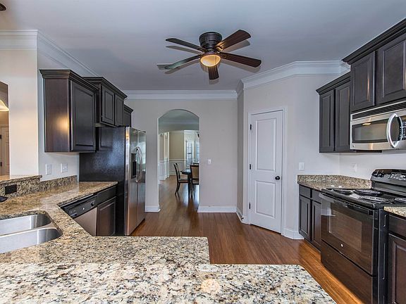 4th image of 199 Rossmore Dr