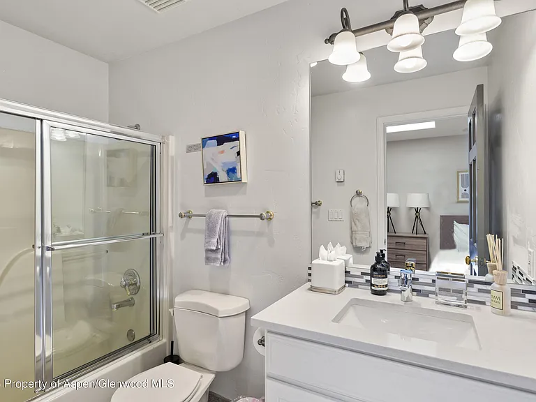 650 S Monarch St #2 — Photo 14