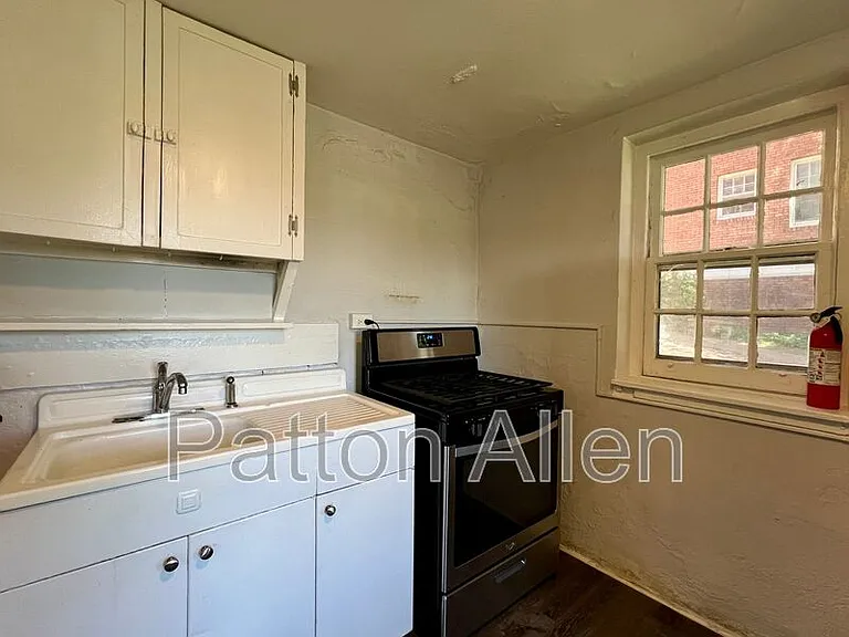116 E Chestnut St #16 — Photo 19