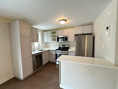 327 Van Brunt St #1 Photo 1
