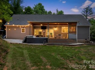 311 Charming Ln, Hendersonville, NC 28792