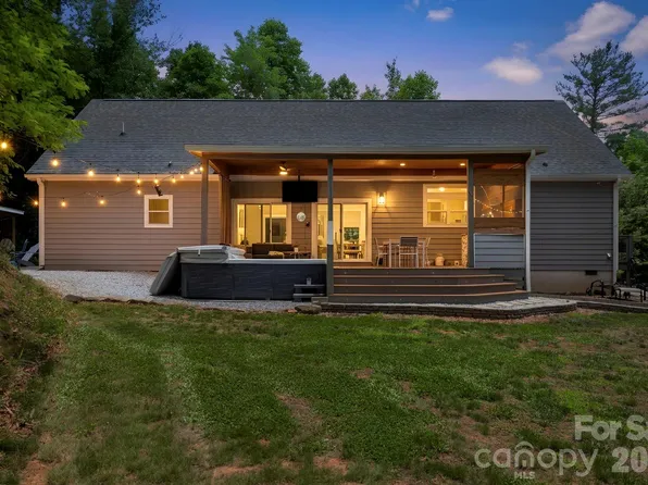 311 Charming Ln, Hendersonville, NC 28792