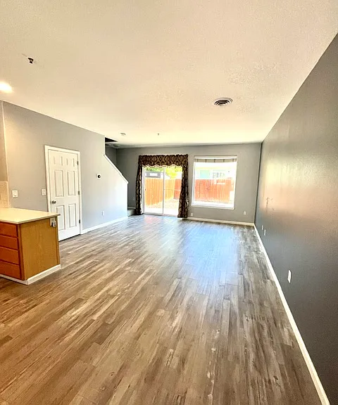 1228 NE 86th Way — Photo 1