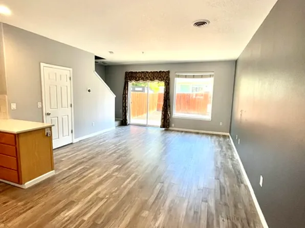 1228 NE 86th Way, Hillsboro, OR 97006