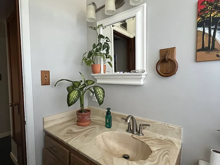 2027 W Montebello Ave — Photo 5