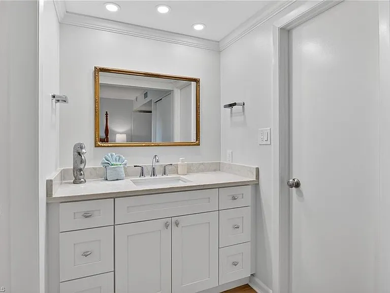 788 Park Shore Dr #B22 — Photo 17