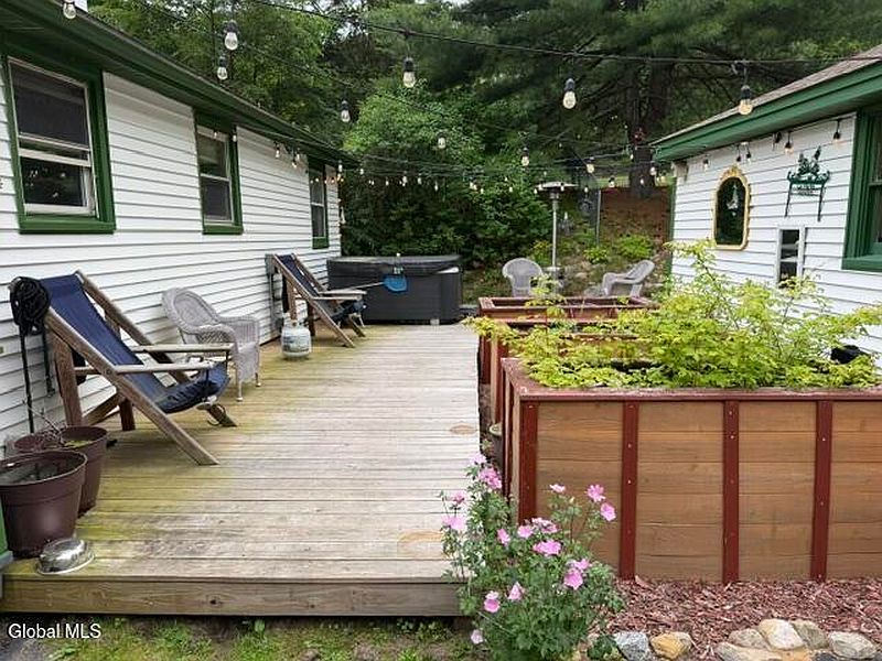 3rd image of 111 Horicon Avenue