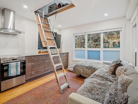 4th image of 2130 Sarajevo Dr #1