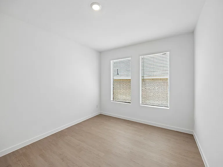 9133 Schram Rd — Photo 15