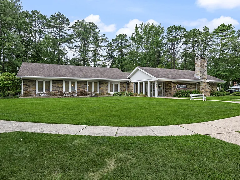 109 Huntington Dr — Photo 29