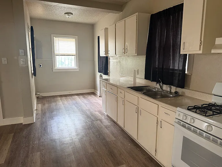508 Kayton Ave — Photo 3