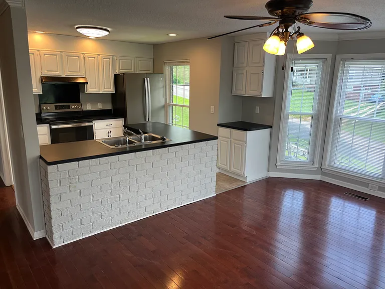 1705 Springview Ln — Photo 9