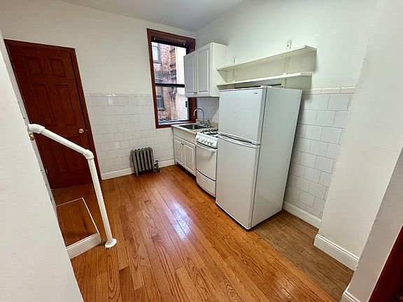 2nd image of 329 Bedford Ave #A4
