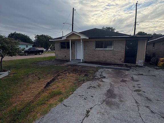 4th image of 816 Caplan St