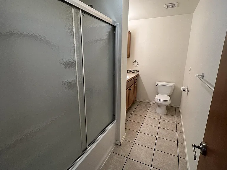 103 E Grand St — Photo 21