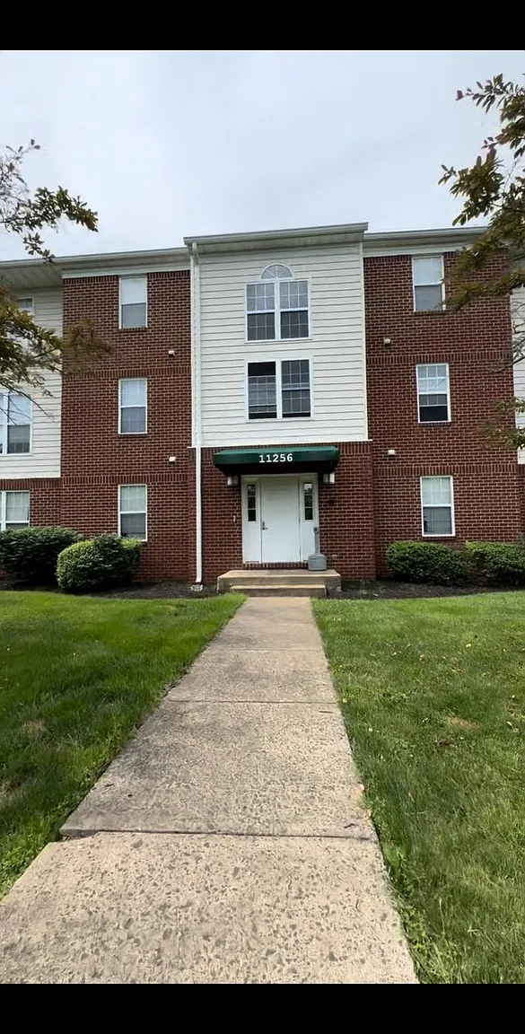 2 bed, 936 sqft, $1,950 — Photo 1