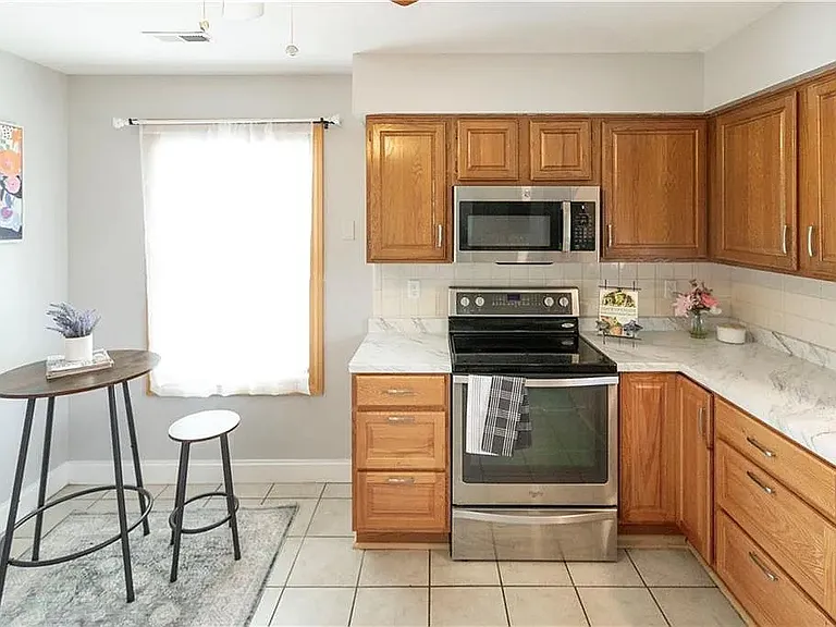 1421 Ash Ct — Photo 7