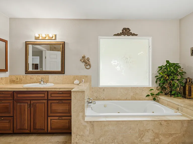 265 E Dove Rd — Photo 17