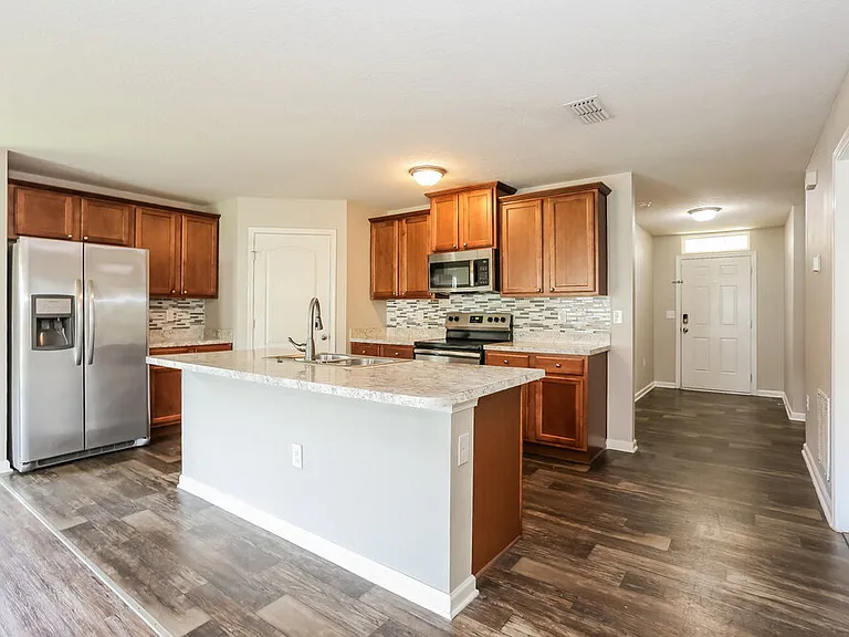 2067 Tyson Lake Dr — Photo 6