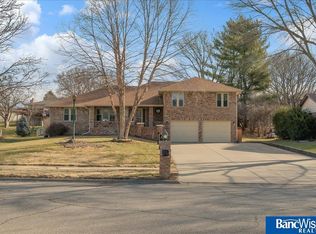 1825 Saint Andrews Pl, Lincoln, NE 68512
