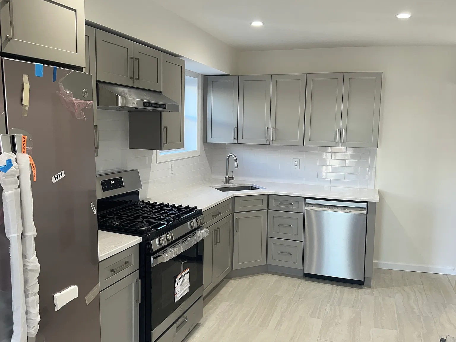 3 bed, 1.5 bath, 1300 sqft, $3,400 — Photo 2