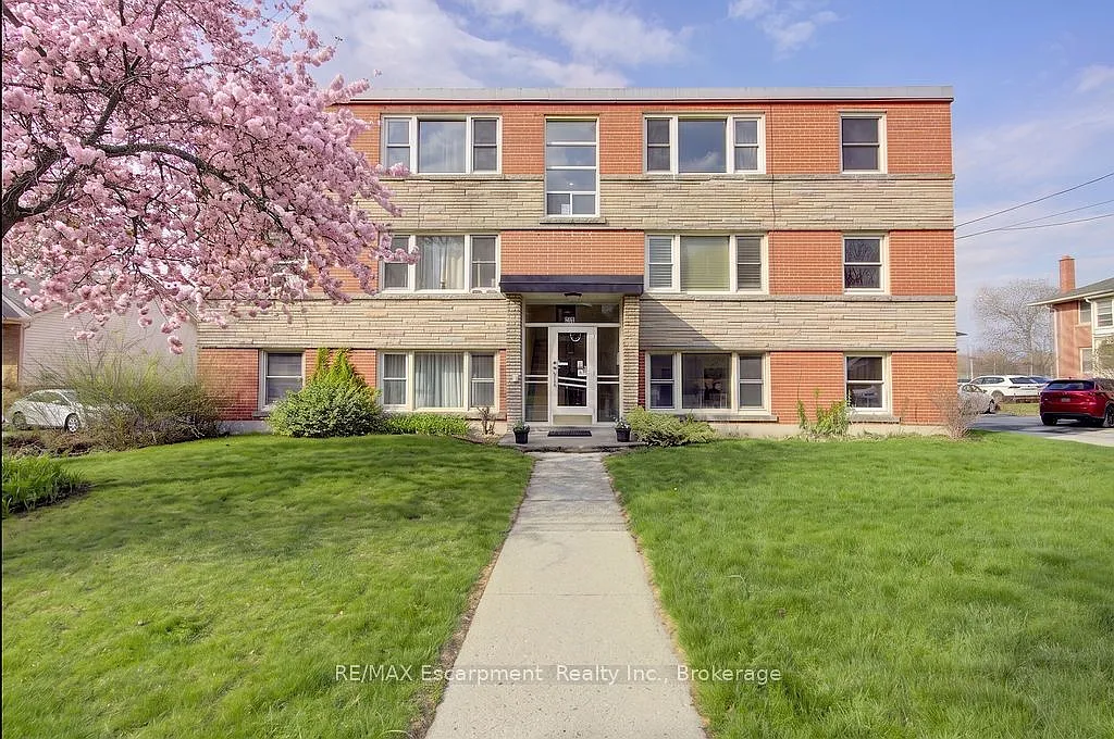 Building Photo - 830 Robinson St #204